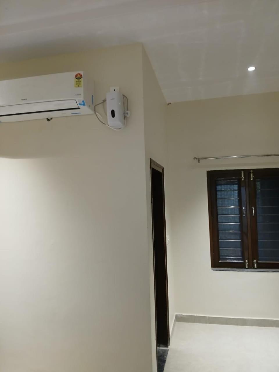 Hotel Jaipur In, Jatipura Parikrama Marg Near Mukharvind Temple Govardhan Exterior foto