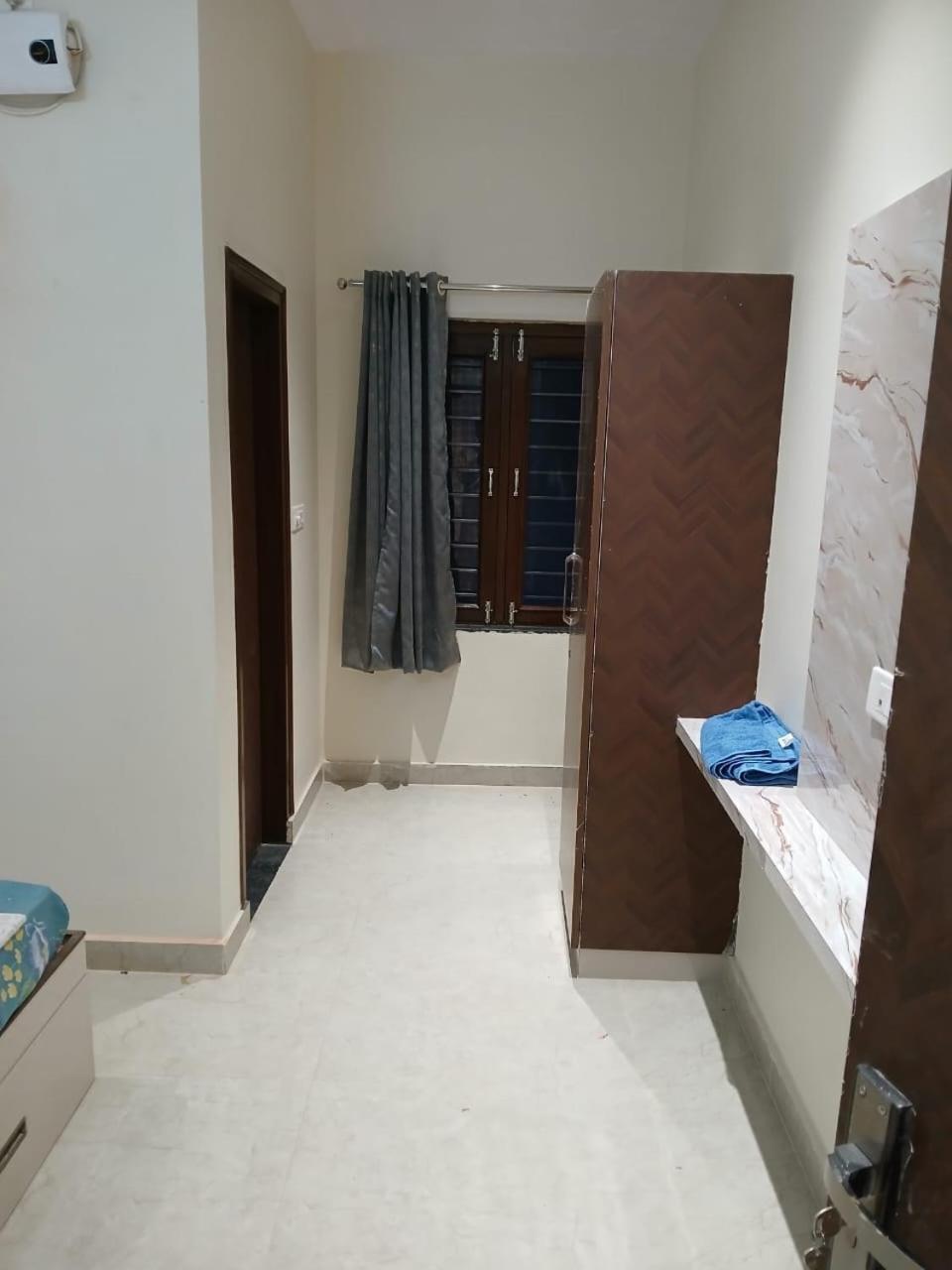Hotel Jaipur In, Jatipura Parikrama Marg Near Mukharvind Temple Govardhan Exterior foto